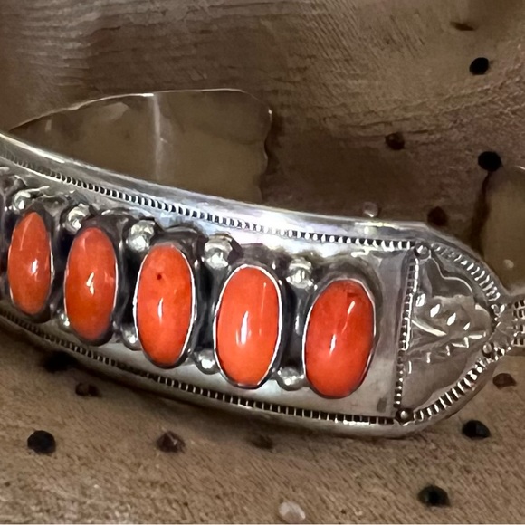 Coral and sterling silver Navajo RB stamped bracelet cuff - Picture 4 of 10